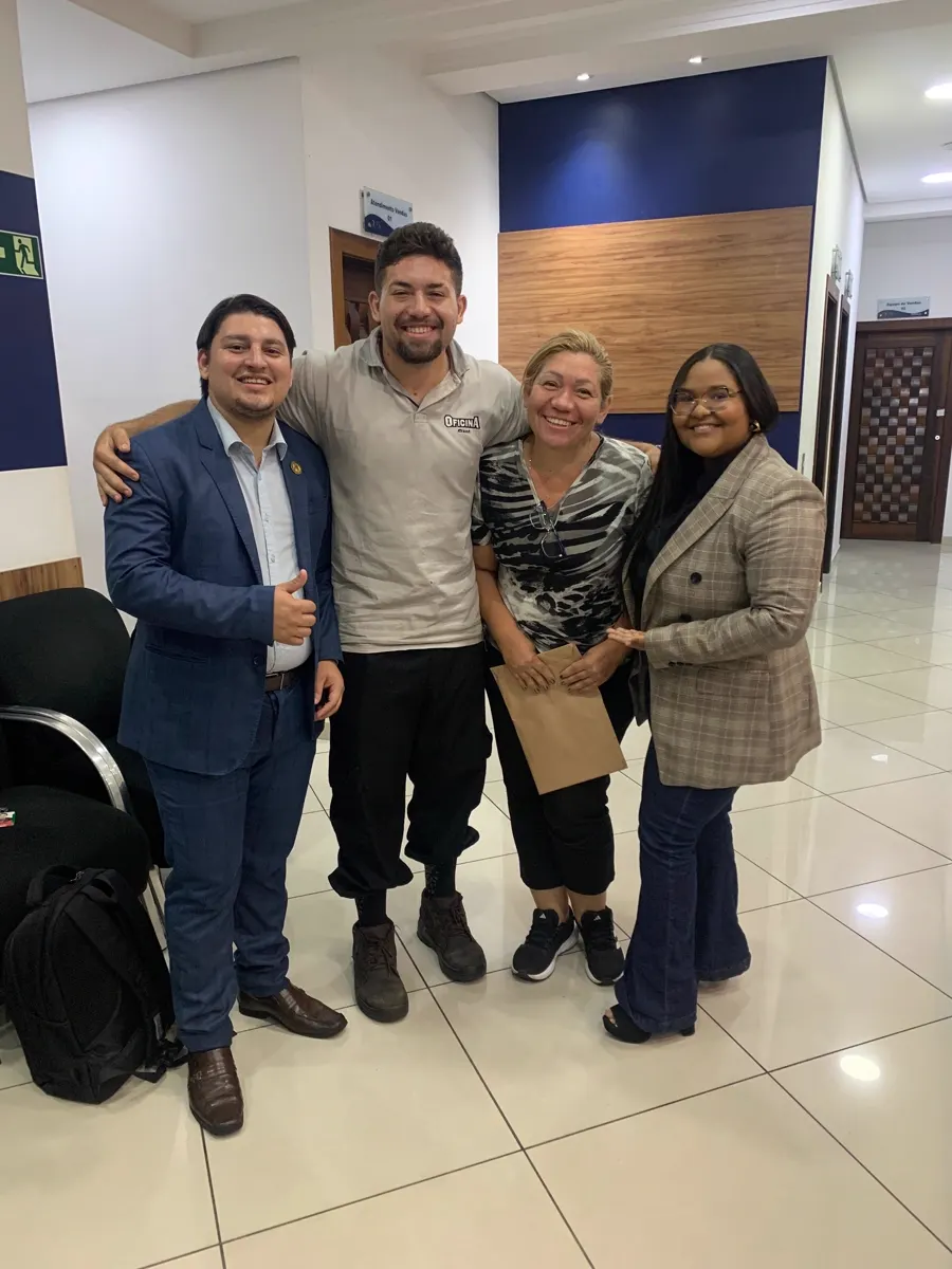 Cliente Nexor com a pasta da conquista